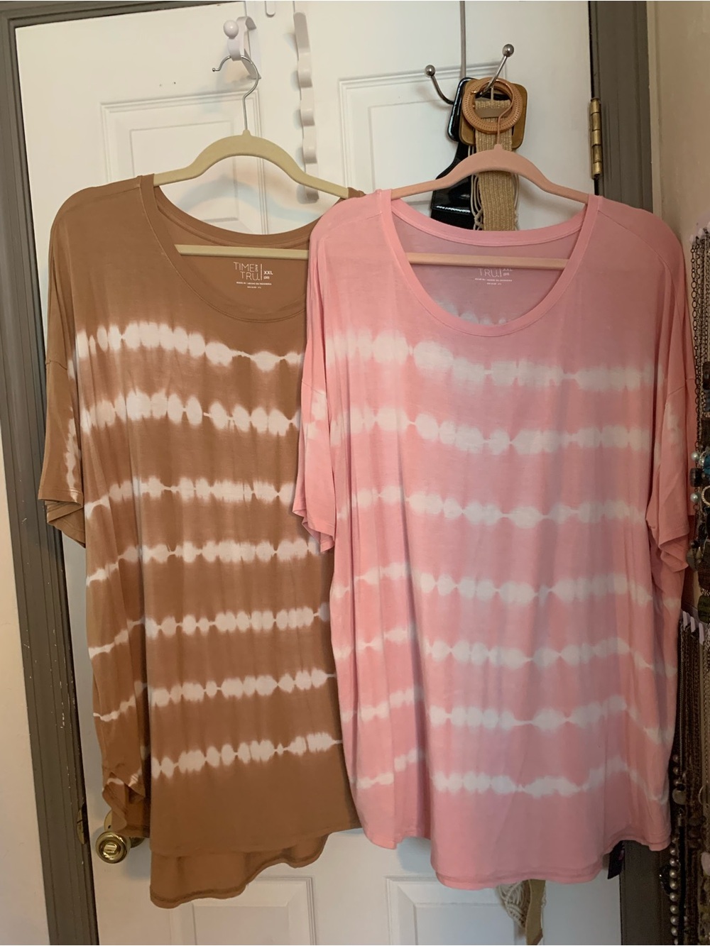 Time and Tru Tie-Dye Short Sleeve Scoop Neck Top set- Pink & Brown